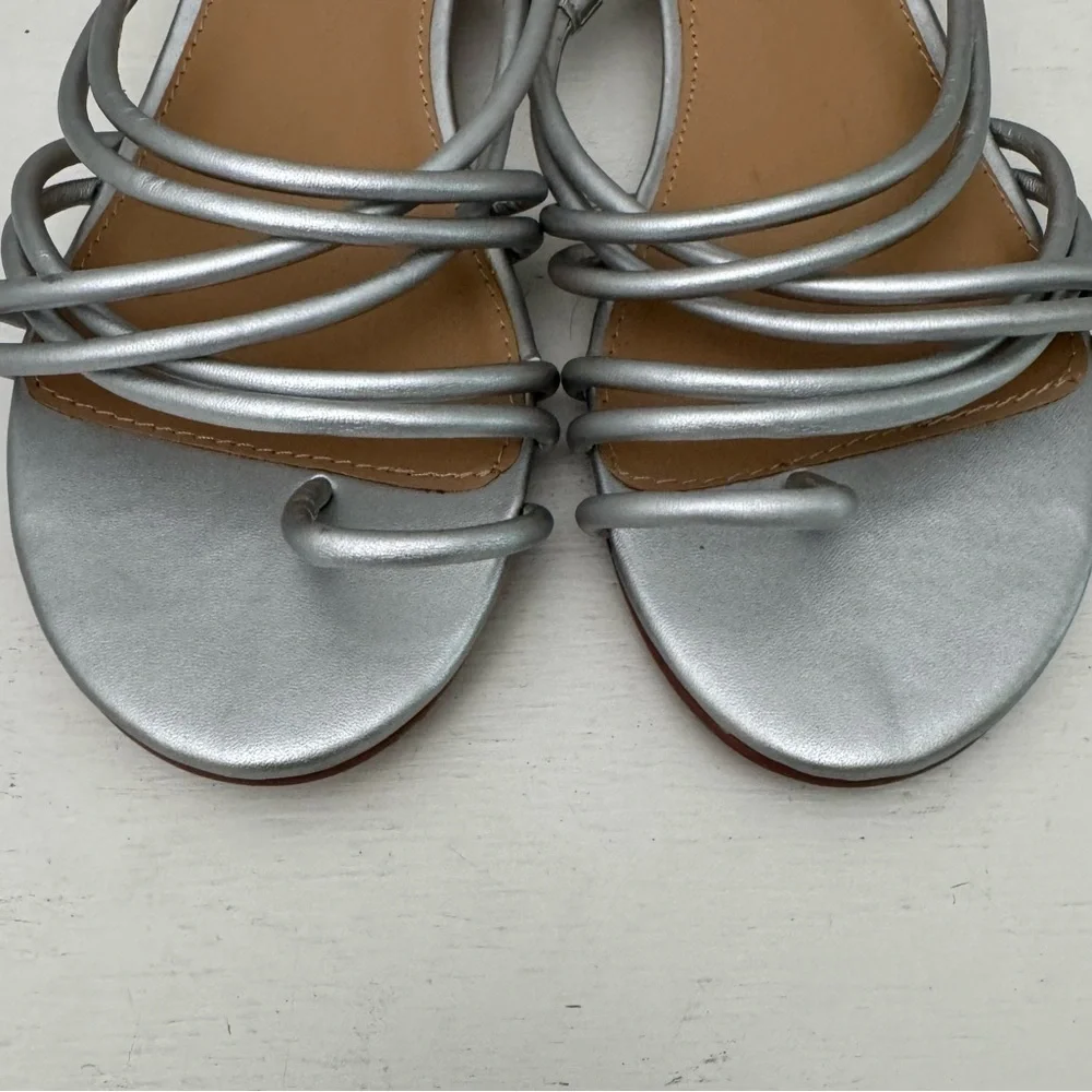 Steve Madden Caylen Strappy Toe Loop Sandals Silver Size 11